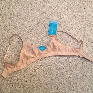 NWT Hanes Barely There Wireless Nude Bra Small